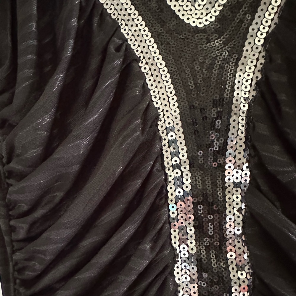Sequin middle low cut dress - Picture 3 of 3